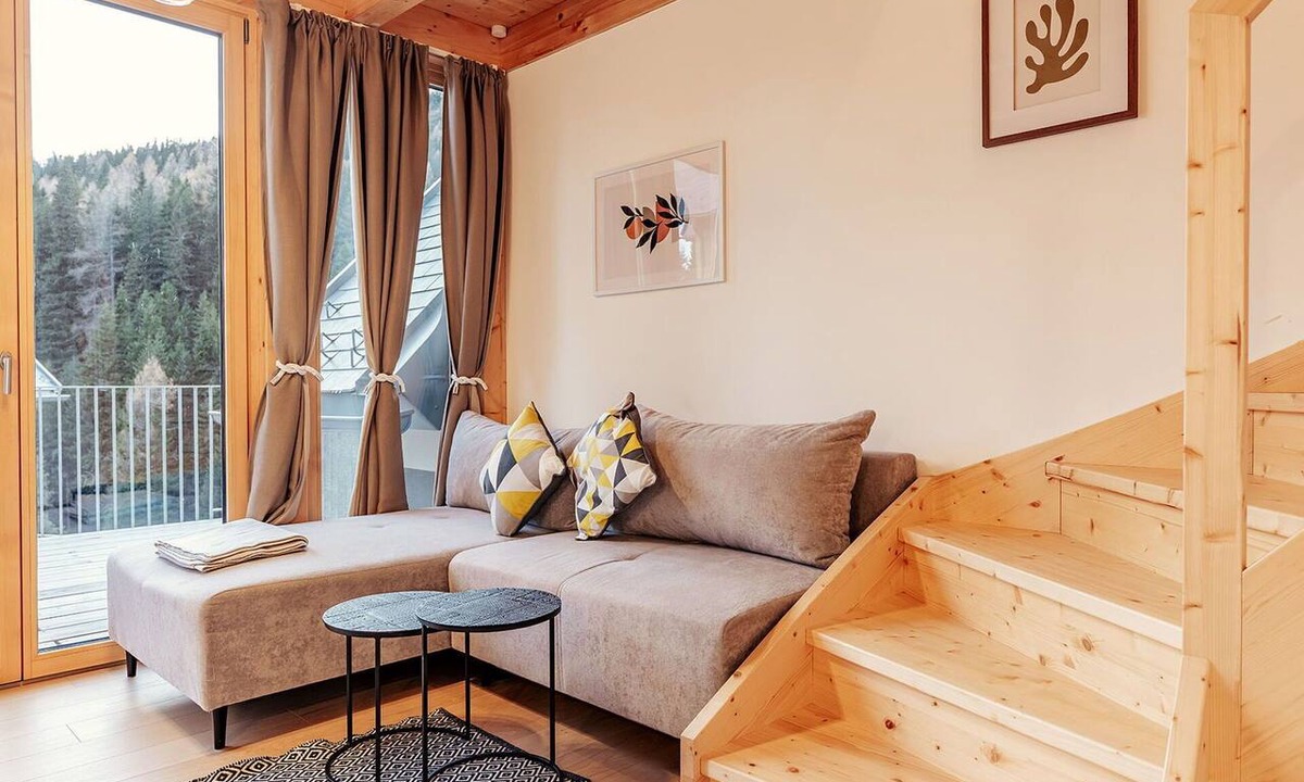 Schonberg House | Stunning private villa for 8 people with TV, terrace and pets allowed