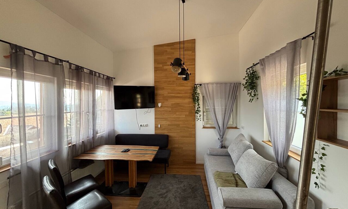 Atzesberg House | Tiny Home 'Ameisberger Haus' with Mountain View, Private Terrace, and Wi-Fi