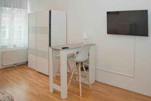 Josefstadt Apartment | White Lotus Apartment