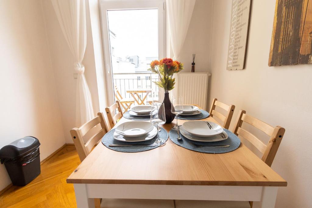 Funfhaus Apartment | Wonderful apartment close to City Centre With Porch