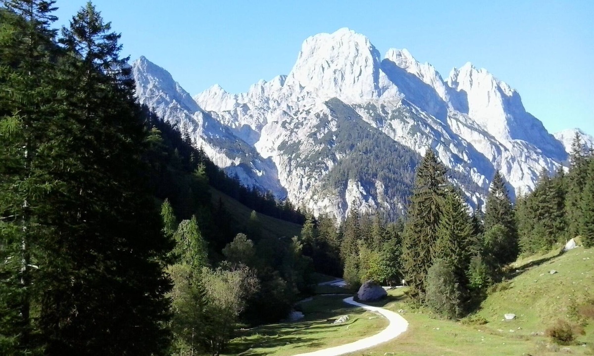 Lofer Apartment | Your studio with a wonderful panoramic view of the Loferer mountains