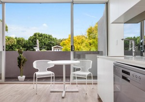 Bondi Beach Studio King Suite + Balcony in Sydney