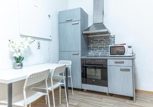 Comfy 2BR Apt for Up To 6P, Near Wiener Stadthalle