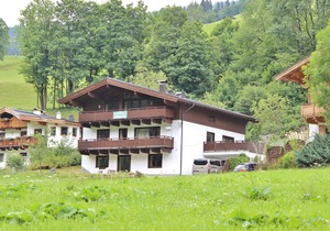 Quaint Chalet in Saalbach-Hinterglemm with Private Sauna
