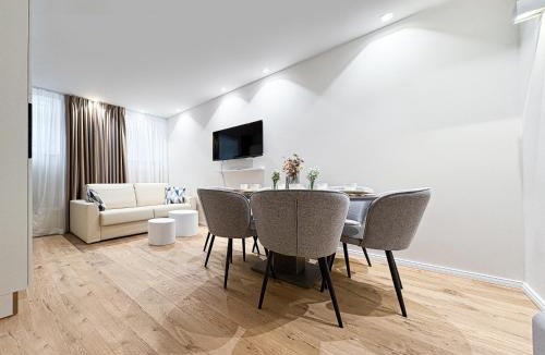 Rudolfsheim-Funfhaus Apartment | 1 BDR - Apartment Emerald, right near Schönbrunn Palace