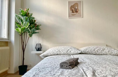 Simmering Apartment | 110 m2 Sunny & Central Long Term Apartment - Free Parking
