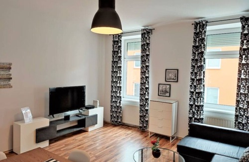 Funfhaus Apartment | 2 Bedroom Apart with Balcony in Reindorf