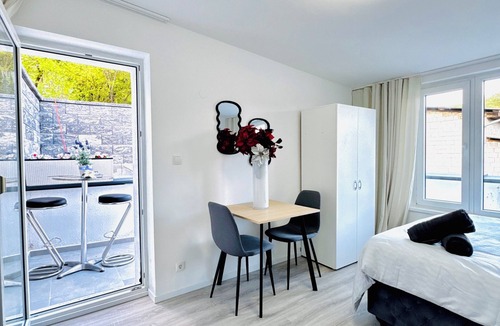 Klosterneuburg Apartment | 2BR Apt With 1LR Close to Museum Gugging