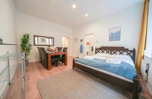 Margareten Apartment | 3 king-size beds, 15 min from Vienna Hauptbahnhof, ground floor