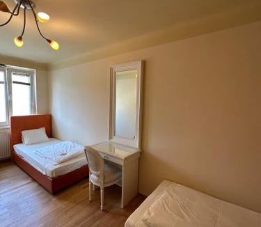 Funfhaus Apartment | 3BR, 5 Beds, Sofa 2P, 5min U4,U6 Schönbrunn