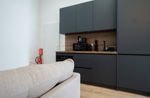 Funfhaus Apartment | 46 m2 central bright apartment with a balcony