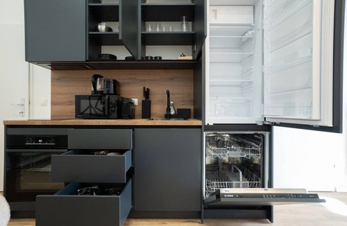 Funfhaus Apartment | 46 m2 central bright apartment with a balcony
