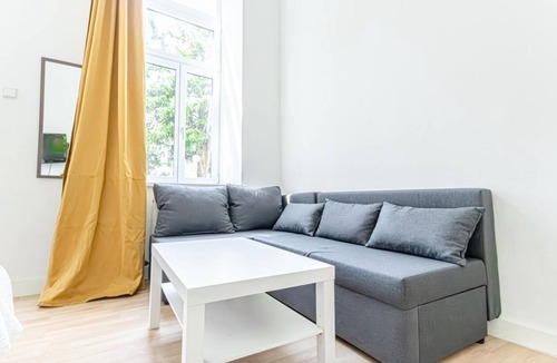 Brigittenau Apartment | 6BR Apt, Lovely Garden Near Lorenz Böhler & Danube