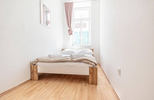 Brigittenau Apartment | 6BR Apt, Lovely Garden Near Lorenz Böhler & Danube