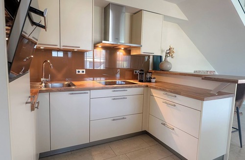 Seekirchen am Wallersee Apartment | A Moment of Bliss Near Salzburg – 220 m² for 8 Guests, 4 Bedrooms & a Pool