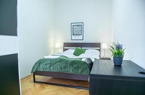 Neulerchenfeld Apartment | Affordable 2BR Apt-Near Wiener Stadthalle