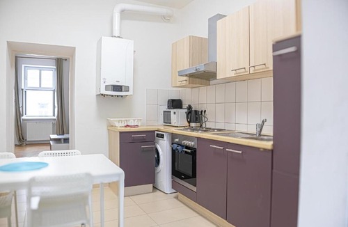 Neulerchenfeld Apartment | Affordable 2BR Apt-Near Wiener Stadthalle