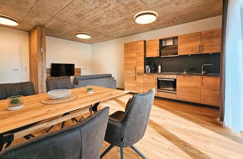 Schlitters Apartment | AlpenLuxus presents - MARTINS Zillertalblick with parking space and balcony