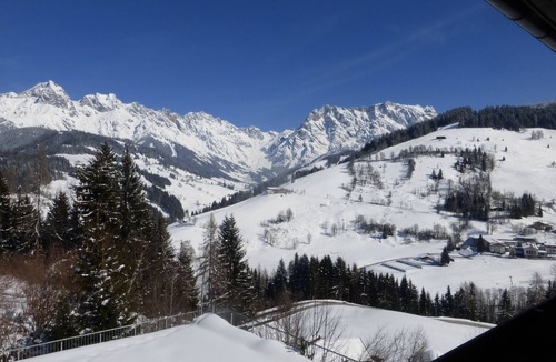 Maria Alm am Steinernen Meer Apartment | Alpine apartment with mountain views, pool & close to the ski slopes