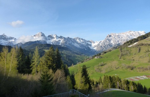 Maria Alm am Steinernen Meer Apartment | Alpine apartment with mountain views, pool & close to the ski slopes