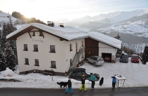 Fendels Apartment | Alpine view 2-5 persons - Organic farm Zirmhof