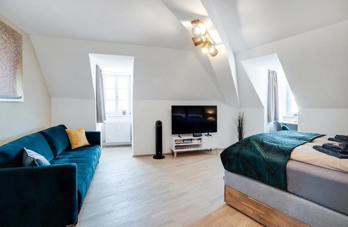 Graz City Centre Apartment | Altstadt View Suite - 2BR at Jakominiplatz & Free Parking by HERO HOMES Graz