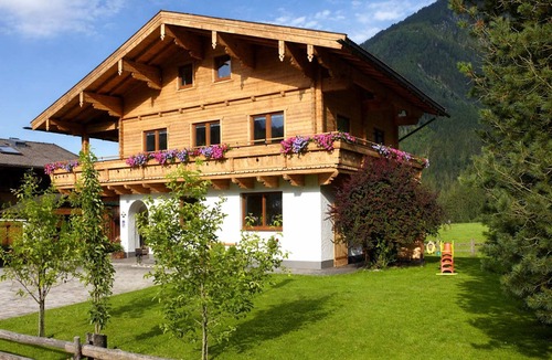 Schonbach Apartment | Apartment in a quiet location with beautiful view