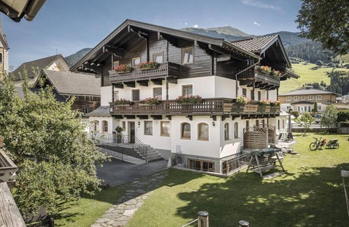 Hollersbach im Pinzgau House | Apartment "Lienzinger" & "high stove" - Scharrerhof, baby and children's farm