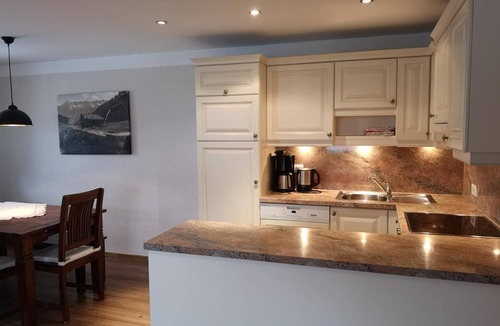 Distelberg Apartment | Apartment 'Das Krumerhaus - "Der Hamberg" with Mountain and Village Square Views, Balcony