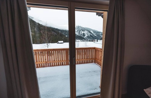 Donnersbachwald Apartment | Apartment 'Der Sagbauer Top 1' with Mountain View, Balcony and Wi-Fi