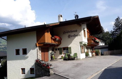 Ried im Zillertal Apartment | Apartment “Gästehaus Christoph” with Mountain View, Balcony and Wi-Fi