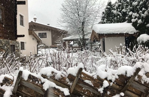 Stuhlfelden Apartment | Apartment 'Geigerhaus 500 Jahre - A' with Mountain View, Shared Sauna & Wi-Fi
