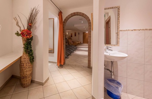 Konigsleiten Apartment | Apartment in "Chalet Central - Top CC5" near Ski Areas with Shared Sauna
