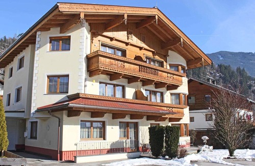 Stumm Apartment | Apartment in Kaltenbach near Ski Lift