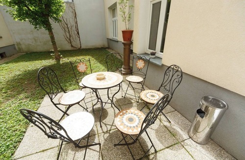 Funfhaus Apartment | Apartment No. 04 in Vienna near Schönbrunn/Westbahnhof | Keyless Check-In