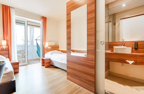 Maxglan House | Apartment - room only - non ref - Astoria, Hotel
