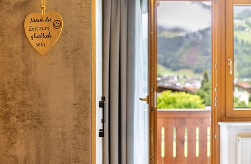 Ried im Zillertal Apartment | Apartment Viktoria – Mountain Views, Terrace and Accessible Comfort