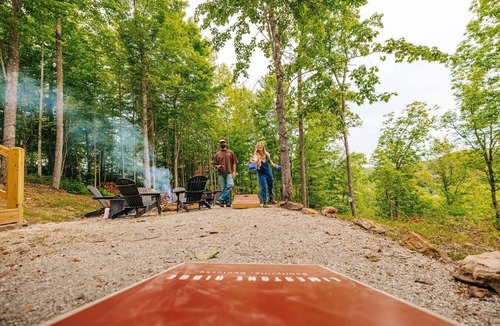 Saint Helens House | Back Yard Cliff View | Elevated Cabin | Hot Tub | Fire pit