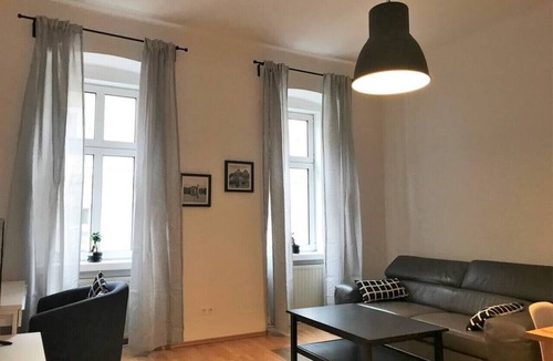 Funfhaus Apartment | Balcony 2 bedroom Apart near Schönbrunn
