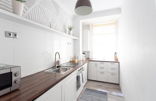 Wieden Apartment | Balcony Oasis Operastreet