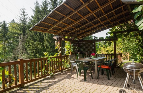 Frantschach-Sankt Gertraud Apartment | Beautiful Apartment in Hintergumitsch with Terrace