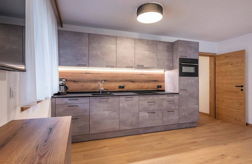 Zell am Ziller Apartment | Beautiful apartment for 5 people with WIFI, TV and balcony