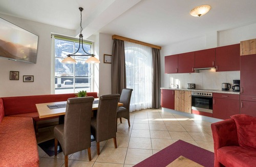Stumm Apartment | Beautiful apartment for 10 people with pool, WIFI, TV, terrace and pets allowed