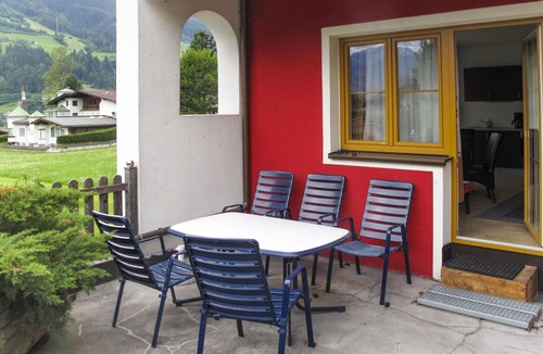 Stumm Apartment | Beautiful apartment for 10 people with pool, WIFI, TV, terrace and pets allowed
