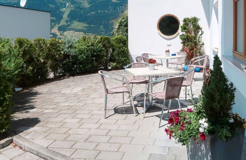 Fendels Apartment | Beautiful apartment for 4 guests with WIFI, TV, terrace, pets allowed and parking