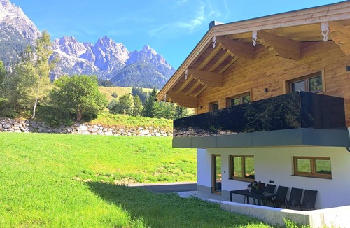 Leogang Apartment | Beautiful apartment for 4 people with WIFI, TV, terrace, pets allowed and panoramic view