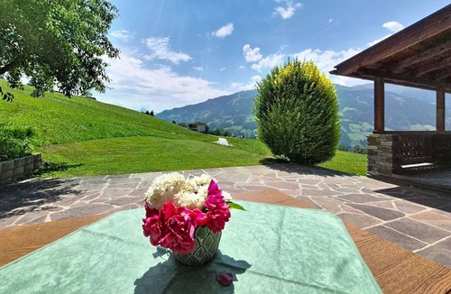 Stummerberg House | Beautiful private villa for 10 guests with WIFI, TV and patio