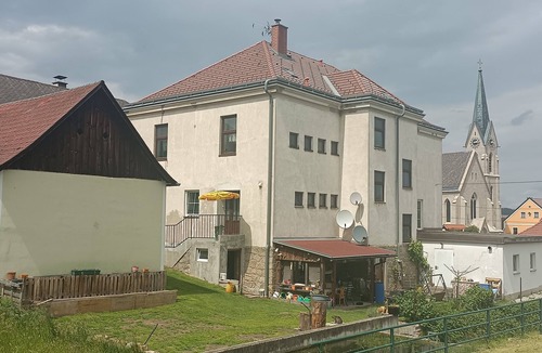 Unserfrau-Altweitra Bed & Breakfast | Bed and breakfast Alte Volksschule Heinrichs: Rooms with bathroom