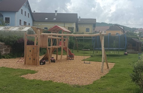 Unserfrau-Altweitra Bed & Breakfast | Bed and breakfast Alte Volksschule Heinrichs: Rooms with bathroom