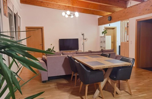 Untertullnerbach Apartment | BeeHome Apartment